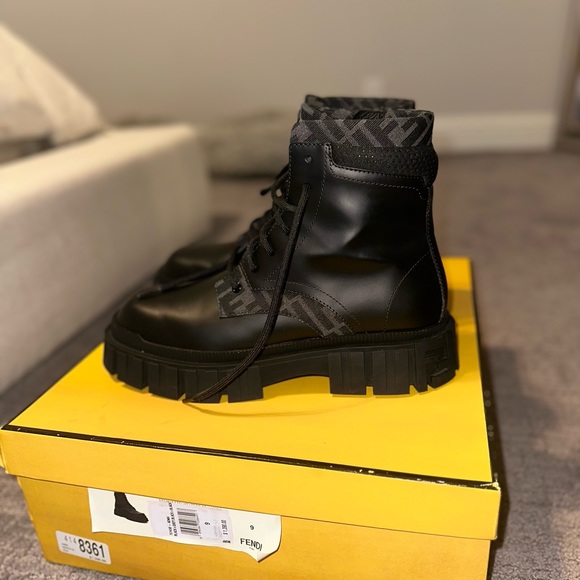 Normally a size 10 but had to size down 1 size. - runs big - Picture 3 of 10